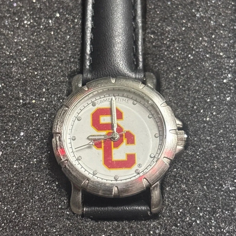 USC Trojans‎ Women's Wristwatch Black Leather Band Silver Tone Case